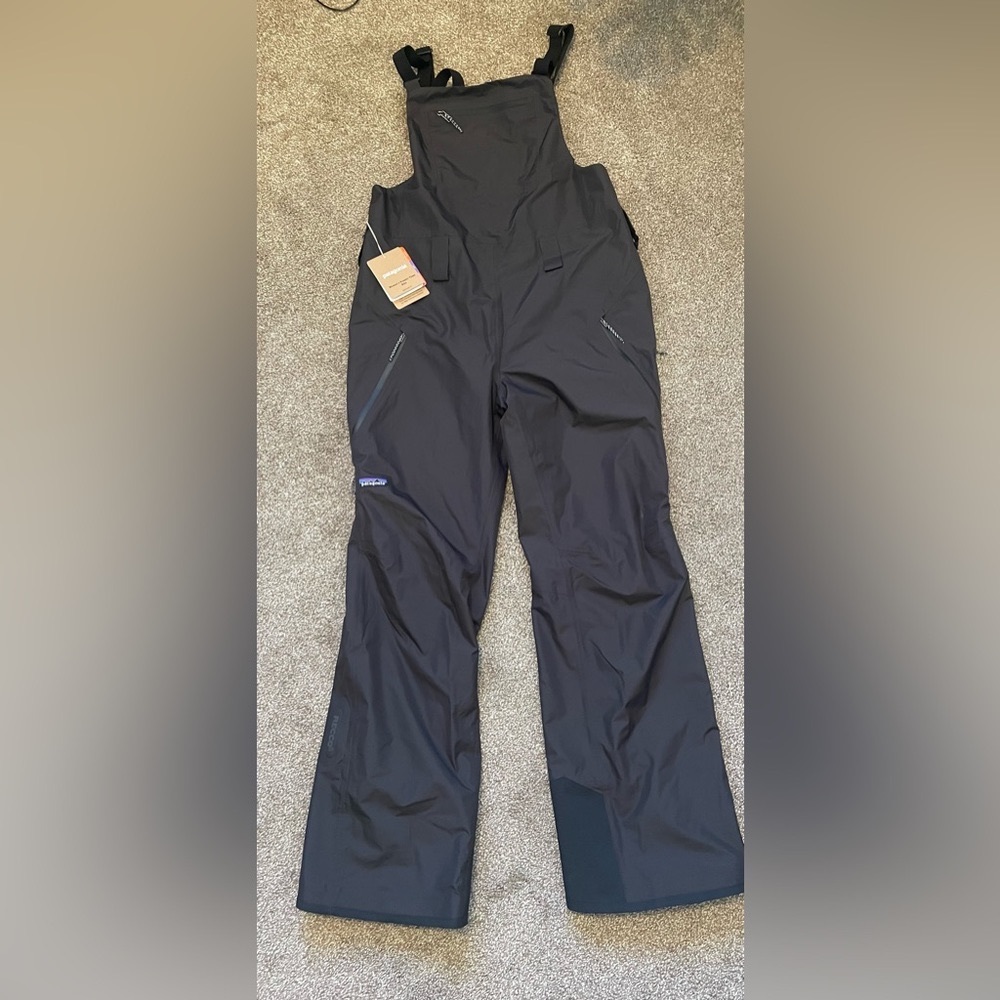 Patagonia women’s Powder Town Bibs NWT medium color black